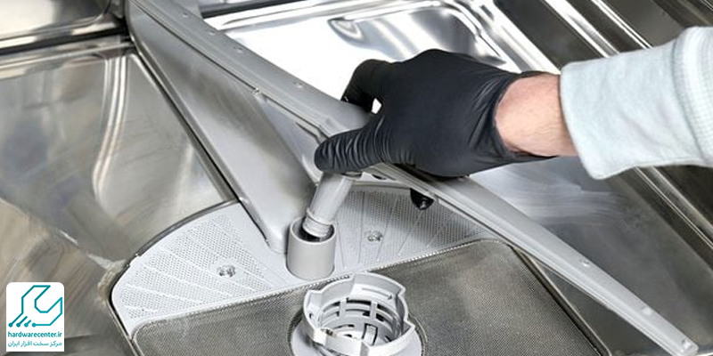 بی‌توجهی به تمیز کردن فیلتر و بازوهای آب‌پاش